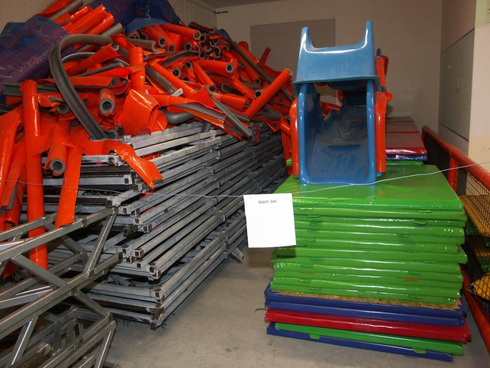 Rámová konstrukce vnitřního dětského hřiště s příslušenstvím, opičí háj, nindža dráha, měkké hrací "houby"-8